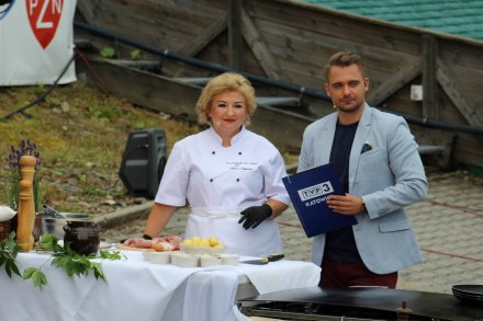Maria Pietruszka wraz z prowadzącym