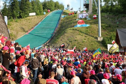 Kibice obserwujący zawody - Fot. Alicja Kosman/PZN
