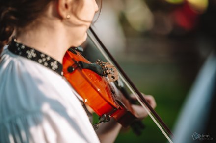 Gawędy i opowieści pod Drzewem Opowieści w Parku Kopczyńskiego - Zespół regionalny "Wisła" z Wisły, fot. Okiem Fotoreportera