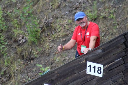 Sędzia zawodów, radny wiślański Bronisław Szalbót