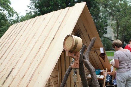 Pokazy robienia serów pasterskich w kolbybie w Parku Kopczyńskiego w Wiśle