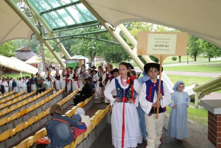 Korowód uczestników Przeglądu w sobotę