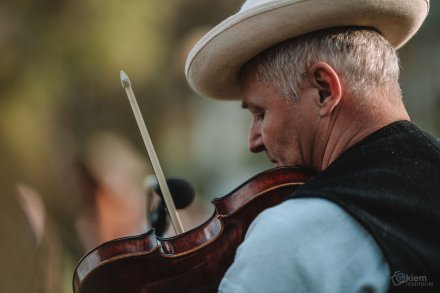 Gawędy i opowieści pod Drzewem Opowieści w Parku Kopczyńskiego - Zbigniew Wałach, fot. Okiem Fotoreportera