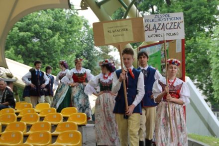 Korowód uczestników Przeglądu w sobotę