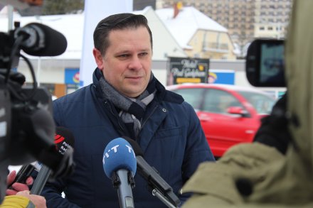 Burmistrz Tomasz Bujok w rozmowie z mediami