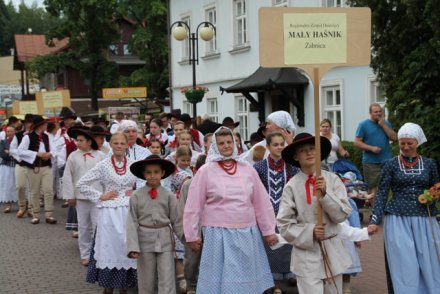 Korowód uczestników Przeglądu w niedzielę