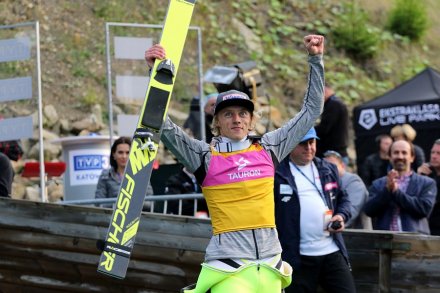 Triumfujący Dawid Kubacki - Fot. Alicja Kosman/PZN