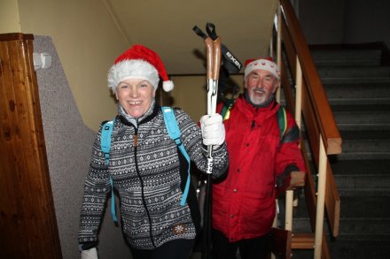 Uczestnicy Mikołajkowego Marszu Nordic Walking