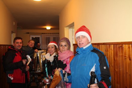 Uczestnicy Mikołajkowego Marszu Nordic Walking