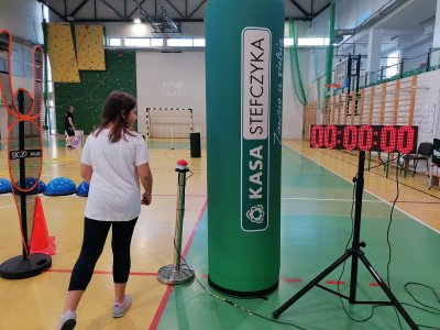 Uczestniczka toru sprawnościowego Skills Challange