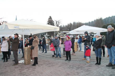 Publiczność zgromadzona na Placu Hoffa
