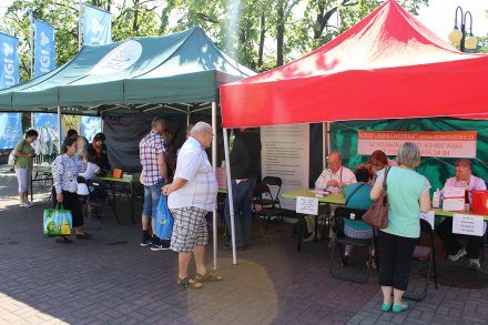 Stoiska z różnymi poradami medycznymi