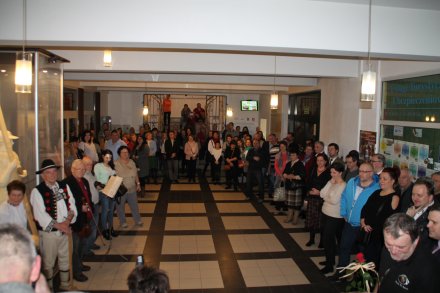 Publiczność zgromadzona podczaswernisażu