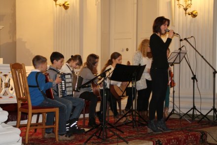 Fragment koncertu w wykonaniu młodzieży ze Społecznego Ogniska Muzycznego