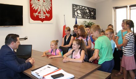 Burmistrz opowiada młodzieży o inwestycjach na najbliższe lata