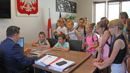 Burmistrz opowiada młodzieży o inwestycjach na najbliższe lata