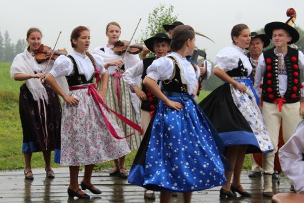 Zespół Regionalny Wisła tańczy