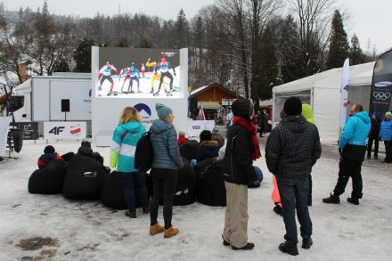 Oglądanie transmisji na telebimie