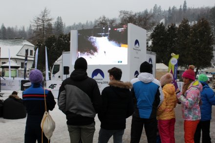 Oglądanie transmisji na telebimie
