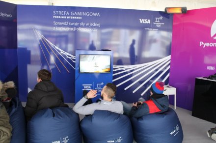 Kibice w strefie wirtualnych gier i rzeczywistości