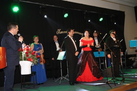 Burmistrz Miasta Wisła Tomasz Bujok oraz artyści