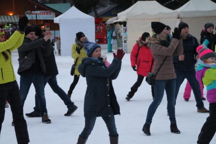 Uczestnicy tańca na śniegu