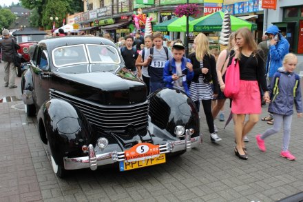 Zlot pojazdów zabytkowych w centrum Wisły