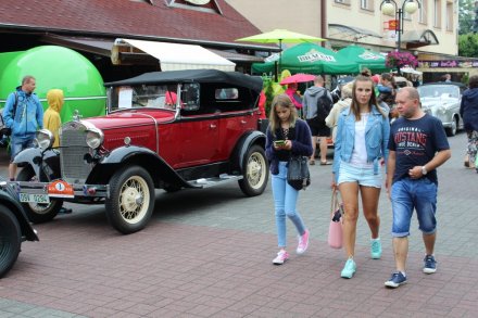 Zlot pojazdów zabytkowych w centrum Wisły