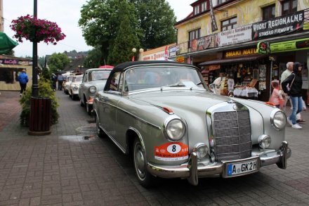 Zlot pojazdów zabytkowych w centrum Wisły