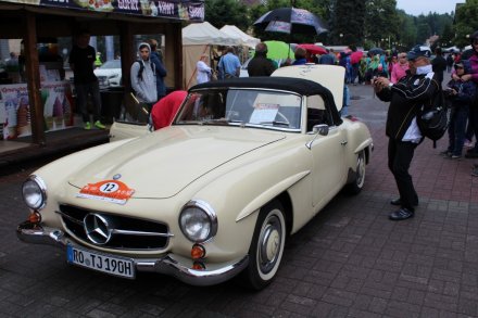 Zlot pojazdów zabytkowych w centrum Wisły