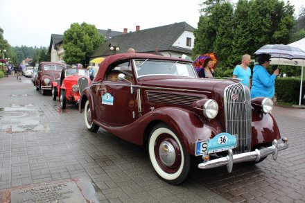 Zlot pojazdów zabytkowych w centrum Wisły