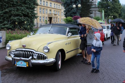 Zlot pojazdów zabytkowych w centrum Wisły