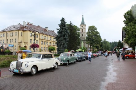 Zlot pojazdów zabytkowych w centrum Wisły