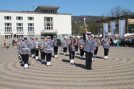 Musztra w wykonaniu orkiestry Komendy Wojewódzkiej Policji w Katowiach