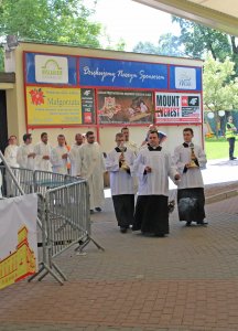 Wejście kapłanów na uroczystość