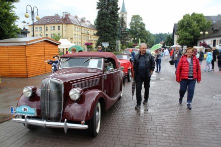 Zlot pojazdów zabytkowych w centrum Wisły