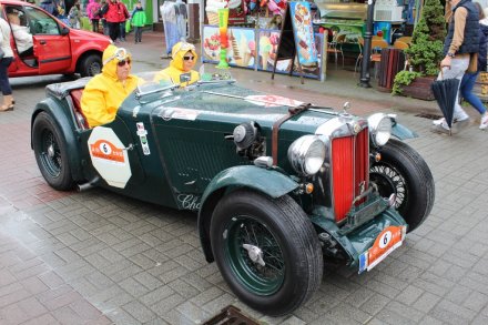 Zlot pojazdów zabytkowych w centrum Wisły