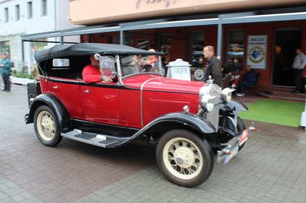 Zlot pojazdów zabytkowych w centrum Wisły