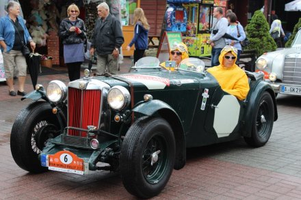 Zlot pojazdów zabytkowych w centrum Wisły
