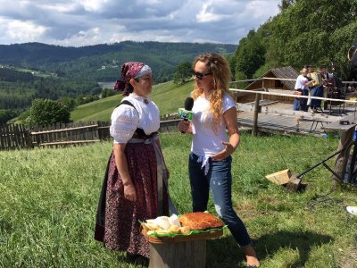 Barbara Kędzior udziela wywiadu dla Telewizji Silesia