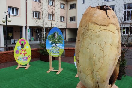 Świąteczna dekoracja na rynku