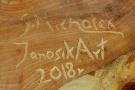 Podpis autora rzeźby - Grzegorza Michałka z pracowni Janosik Art