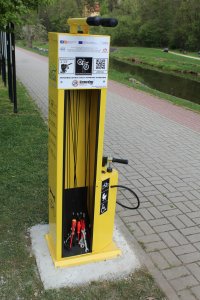 Samoobsługowa rowerowa stacja naprawcza