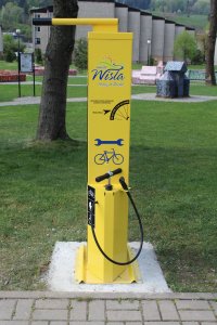 Samoobsługowa rowerowa stacja naprawcza