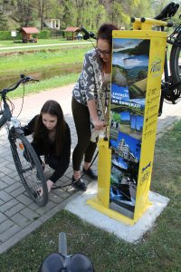 Samoobsługowa rowerowa stacja naprawcza