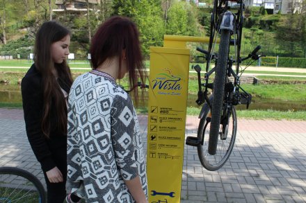 Samoobsługowa rowerowa stacja naprawcza