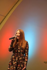 Uczestniczka Festiwalu Piosenki "Nasza Szansa"