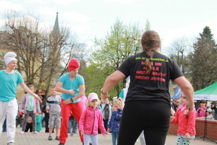 Warsztaty z zaplatania sznureczków