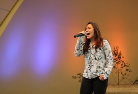 Uczestniczka Festiwalu Piosenki "Nasza Szansa"