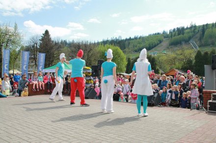 Teatrzyk dla dzieci "Bajkowy świat smerfów"